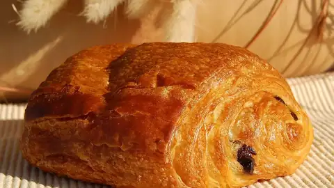 Laminated chocolate pastry
